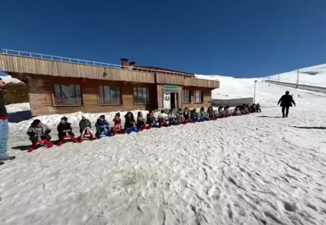 Hakkari'nin Minikleri Kayak Keyfi Yaşadı