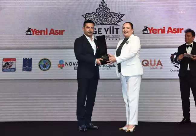 Kuşadası Belediyesi, EGE YİİT Ödülleri'nde turizm sektörü yatırım ödülünün sahibi oldu