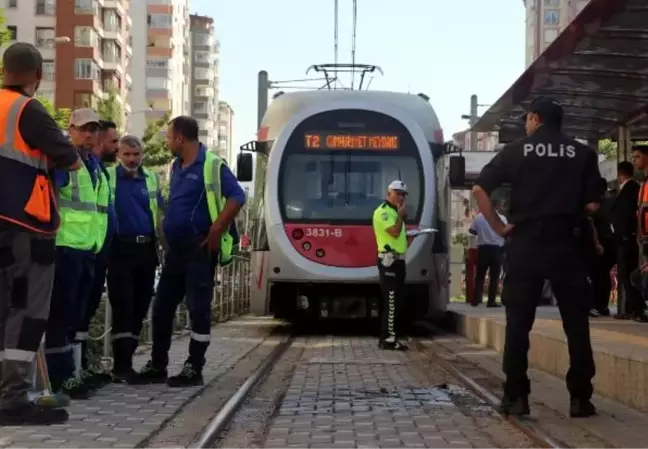 Kayseri'de tramvayın çarptığı 15 yaşındaki çocuk yaşamını yitirdi