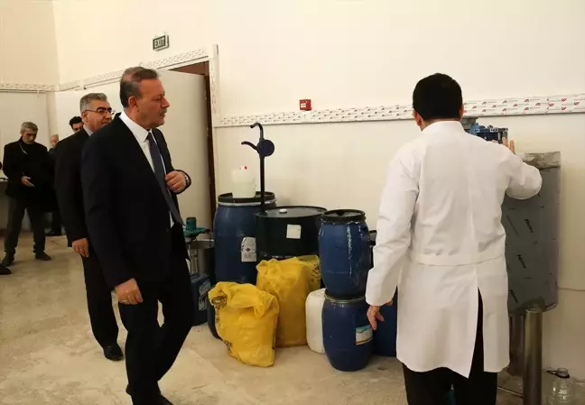 Bitlis Eren Üniversitesi Van Gölü'nün Suyundan Sıvı Sabun Üretmeye Başladı