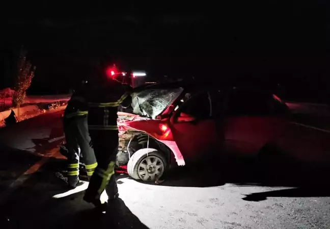 Çorum'da saman yüklü traktörle çarpışan otomobilin sürücüsü yaralandı