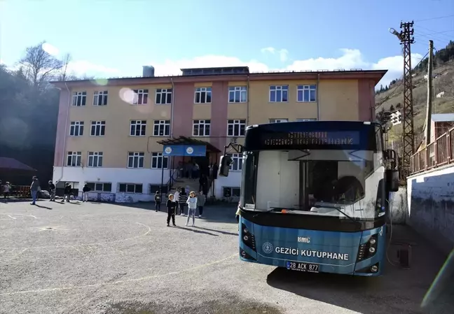 Giresun'da Gezici Kütüphane ile Uzak Köylerdeki Çocuklara Kitap Desteği