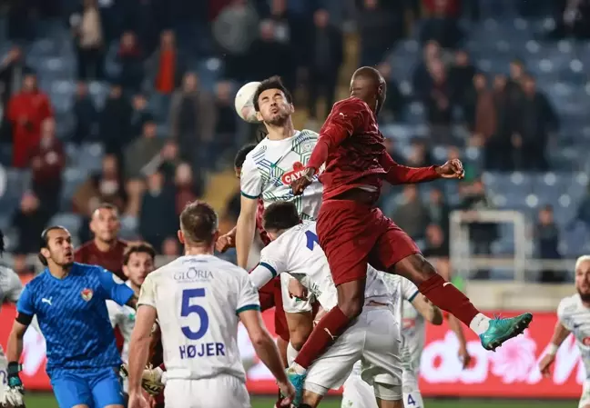 Çaykur Rizespor, Atakaş Hatayspor'u 2-1 Mağlup Etti