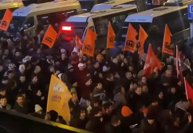 Ankara'da İmamoğlu protestosu! Kalabalık Adalet Bakanlığı'na yürüyor