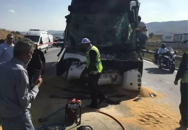 Mersin'de Yolcu Otobüsü Tır'a Çarptı: 1 Ölü, 9 Yaralı