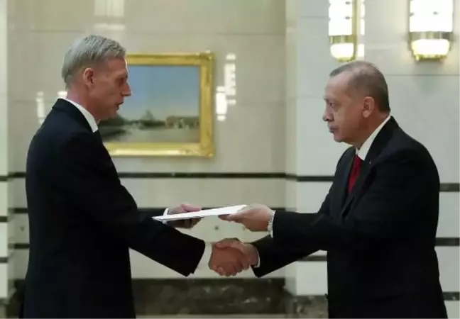 Büyükelçilerden Cumhurbaşkanı Erdoğan'a güven mektubu