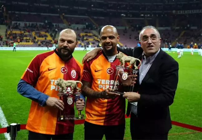 Felipe Melo ve Tomas Ujfalusi'ye plaket