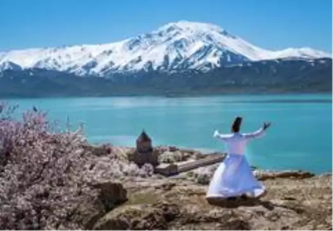 Boş kalan Akdamar Adası'nda huzur veren görüntü