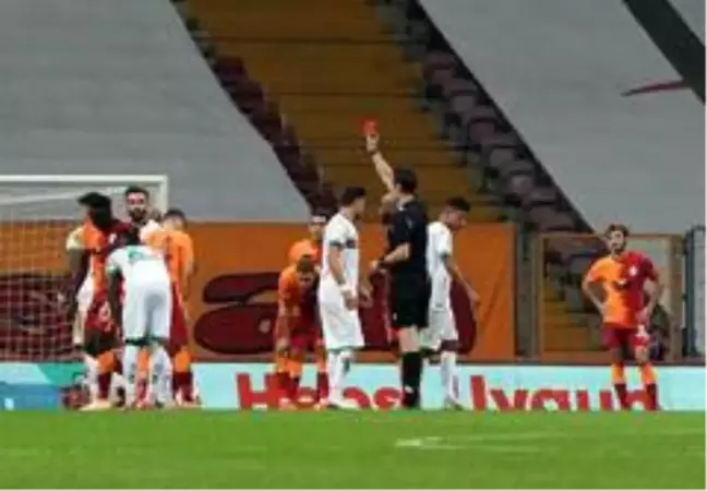 Oghenekaro Etebo kırmızı kart gördü