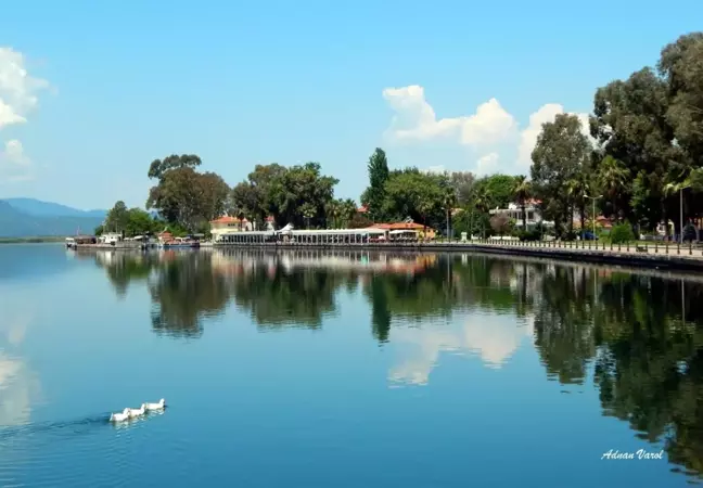 Köyceğiz'in doğa manzaraları kartpostallık görüntüler oluşturdu