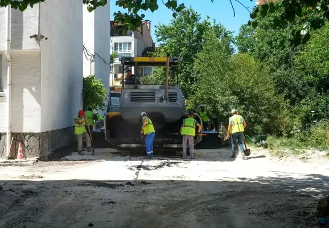 Kütahya Belediyesi Mahallelerde Asfalt Serim Çalışmalarına Devam Ediyor