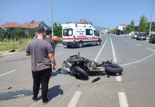 Düzce'deki trafik kazasında ağır yaralanan motosiklet sürücüsü hayatını kaybetti