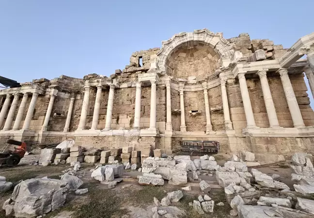 Side'deki Anıtsal Çeşme'nin Restorasyonu Devam Ediyor