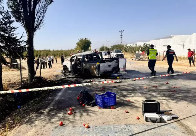 Elmalı'da Feci Kaza: 2 Ölü, 1 Yaralı