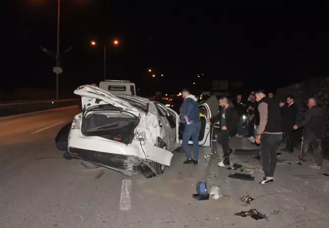 Samsun'da İstitan Duvarına Çarpan Otomobilin Sürücüsü Yaralandı