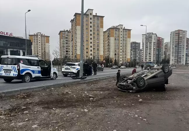 Kayseri'de otomobil devrildi: 3 yaralı