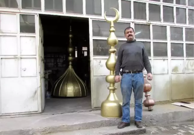 Sandıklı'dan Irak'taki Camiye Bakır Alem