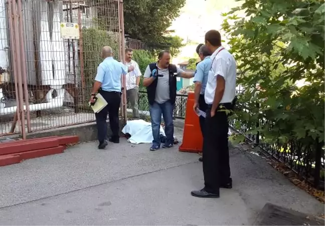 Taburcu Edildiği Hastane Bahçesinde Ölü Bulundu