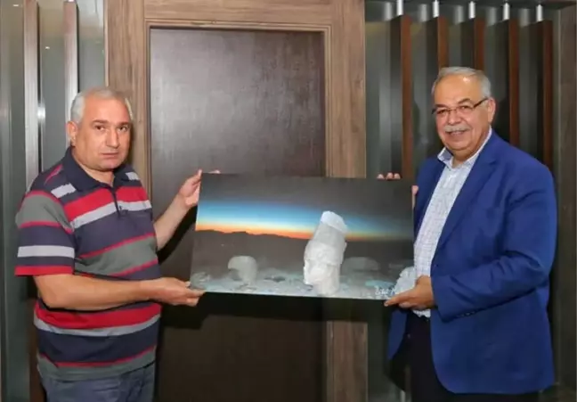 Adıyamanlı Fotoğraf Sanatçısından Kutlu'ya Hediye