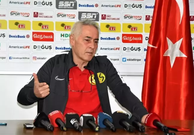 Eskişehirspor Teknik Direktörü Demirbakan'dan camiaya 'Mustafa Denizli' göndermesi