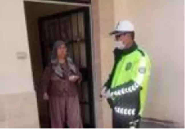 İlaçları biten Ayşe Teyze'nin yardımına polis ekipleri koştu