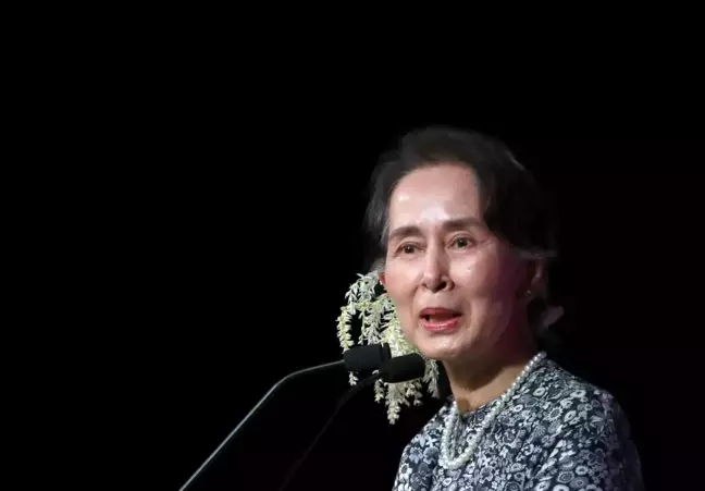 Son dakika haber... Myanmar'ın devrik lideri Suu Kyi gözaltında korona aşısı oldu