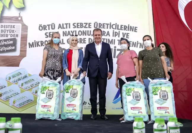 Büyükşehir Belediyesi, çiftçilere sera naylonu, sera ipi ve mikrobiyal gübre dağıttı