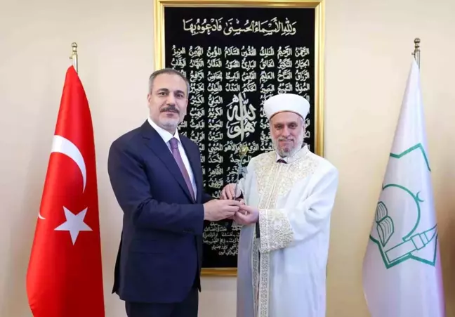 Dışişleri Bakanı Hakan Fidan, Bulgaristan'daki Kadı Seyfullah Efendi Camii'ni ziyaret etti