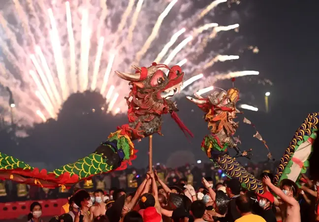Havai Fişekli Ejderha Festivali'nde Binyanglılar Bahar Bayramı'nı Kutluyor