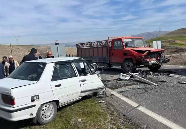 Malatya'da Kamyonetle Otomobil Çarpışması: 1 Ölü, 1 Yaralı