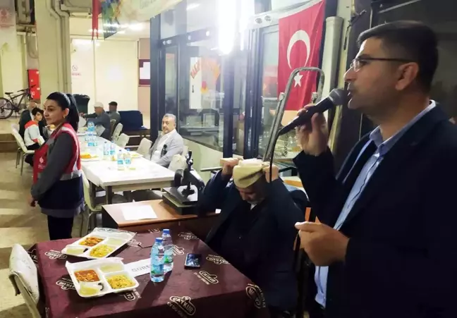 Vakıflar Genel Müdürlüğü ve İzmir Vakıflar Bölge Müdürlüğü, Manisa'da iftar sofrası kurdu
