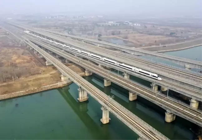 Çin'in yeni yüksek hızlı tren modeli CR450 saatte 400 km hıza ulaşabilecek