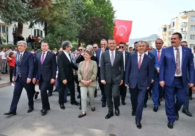 CHP Genel Başkanı Özgür Özel, Amasya'da Atatürk ve Saygı Yürüyüşüne Katıldı