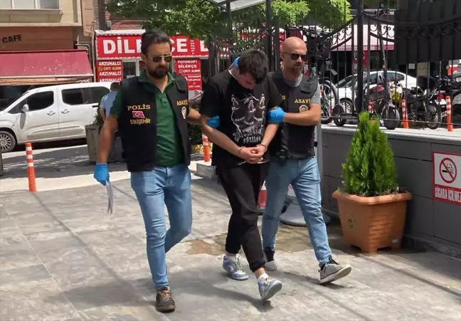 Eskişehir'de Otobüs Durağında Uygunsuz Hareketlerde Bulunan Kişi Gözaltına Alındı