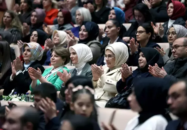 Emine Erdoğan, devlet himayesindeki çocukların sahnelediği 