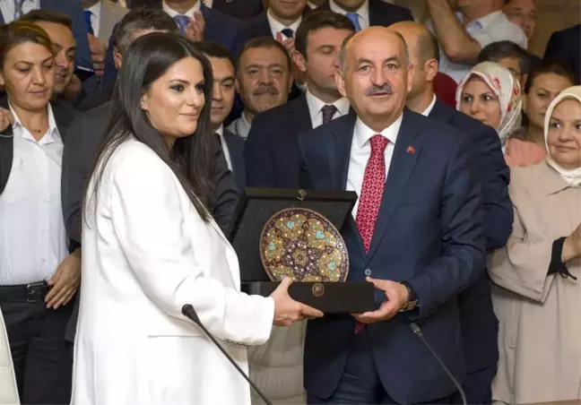 Jülide Sarıeroğlu Çalışma ve Sosyal Güvenlik Bakanlığı Görevini Devraldı