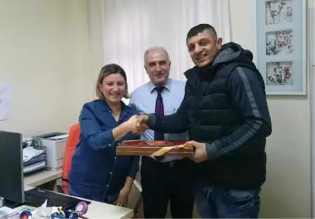 Tartıştığı Doktorla Özür ve Çikolata İkramıyla Uzlaştı