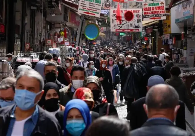 İğne atsan yere düşmez! Mısır Çarşısı'nda 'kapanma alışverişi' yoğunluğu