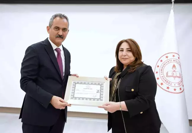 Pervin Töre'ye Bakan Özer'den başarı belgesi