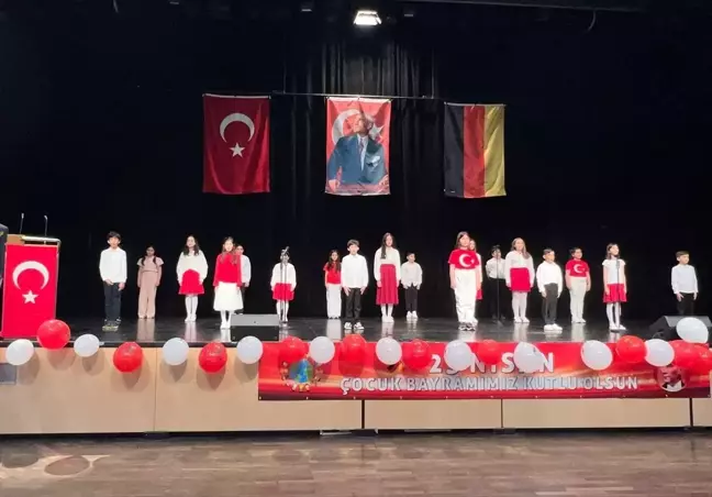 Antalya Valisi Hulusi Şahin ve AGC Üyeleri 23 Nisan Etkinliğine Katıldı