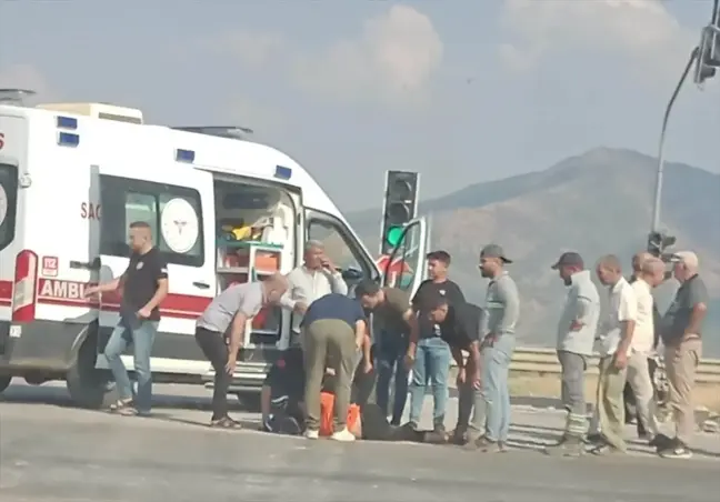 Gaziantep'te motosiklet ile otomobil çarpıştı, sürücü yaralandı