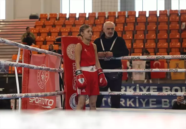 Büyük Kadınlar Türkiye Boks Şampiyonası Darıca'da Başladı