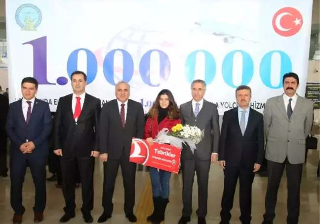 Elazığ Havalimanı'nda Bir Milyonuncu Yolcu Karşılandı