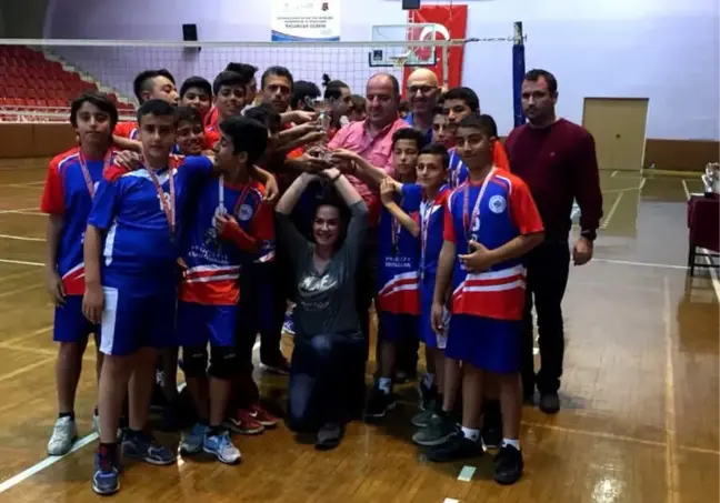 Söke Sazlı Ortaokulu'ndan Voleybolda Önemli Başarısı