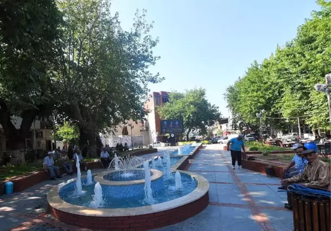 Kemalpaşa'da Mahalleler Meydanları ile Anılıyor