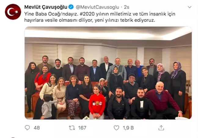 Dışişleri Bakanı Çavuşoğlu'ndan aile fotoğraflı yeni yıl mesajı