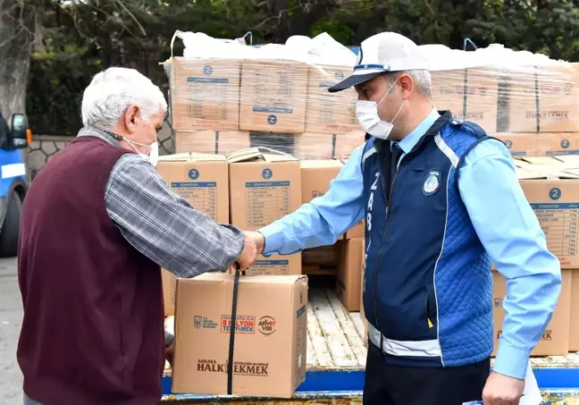 Ankara'da, salgın sürecinde iş kaybına uğrayan minibüsçülere destek