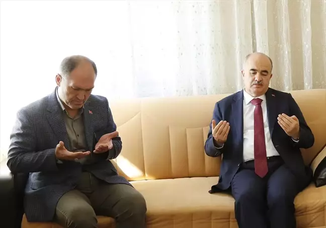Çorum Valisi Dağlı, Şehit Şenay Aybüke Yalçın'ın babasını ziyaret etti