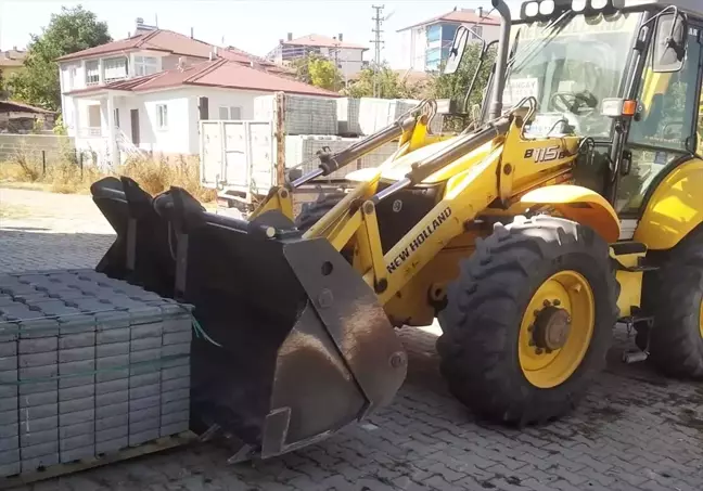 Yozgat'ın Eymir beldesinde yol ve kanalizasyon çalışmaları devam ediyor