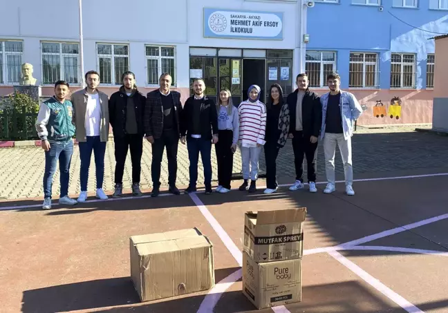 SUBÜ Genç Sağlıkçılar Topluluğu ve Sağlıklı ve Hareketli Yaşam Topluluğu, Akyazı Altındere Mehmet Akif Ersoy İlkokulu öğrencilerine kitap hediye etti